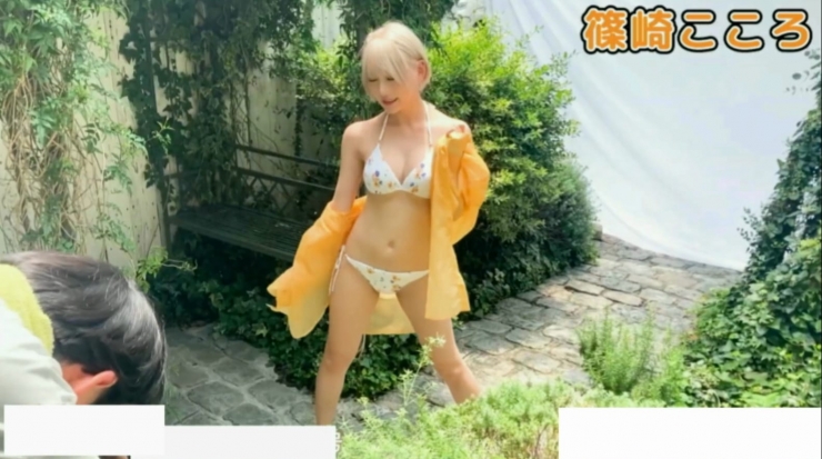 篠崎こころ 灼熱の夏でも クールに透き通る美しさ 水着 ビキニ46