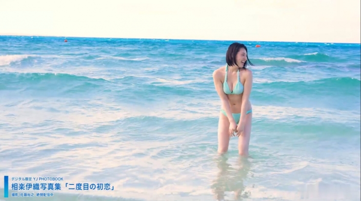 相楽伊織 宮古島の海での夏真っ盛りな水着姿74