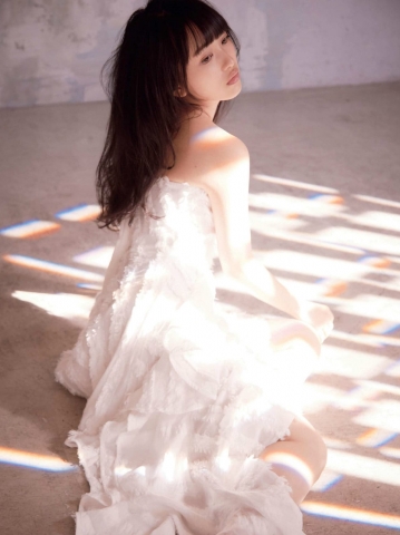 AKB48 向井地美音 話題のファースト写真集が重版決定!空の下でピュアな笑顔満開水着 ビキニ29