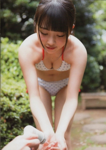 AKB48 向井地美音 話題のファースト写真集が重版決定!空の下でピュアな笑顔満開水着 ビキニ31