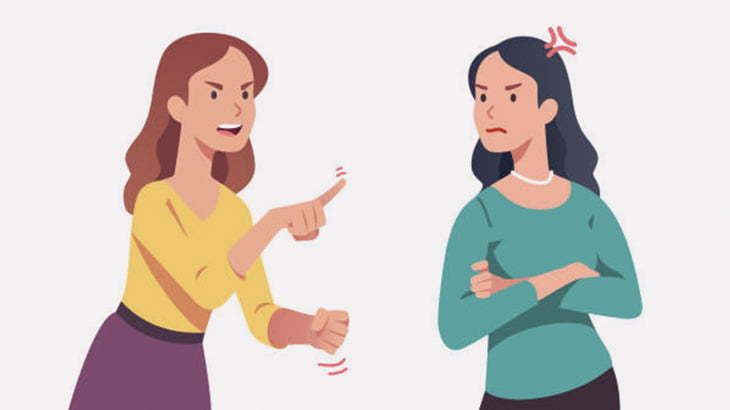 【衝撃動画 素人】 口喧嘩する２人の女性が身に付けていたナプキンをぶつけるのトップ画像