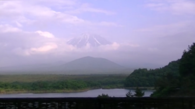 湖越しの富士山に最も近い温泉01