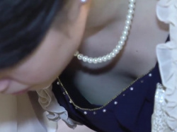 削除注意！とある結婚式場で隠し撮りされたS級美女胸チラ、ネットに公開されてしまう