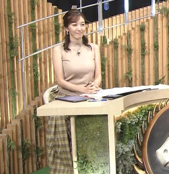 小澤陽子アナ　裸に見えそうなノースリーブで巨乳が際立つキャプ・エロ画像(ozawa youko)