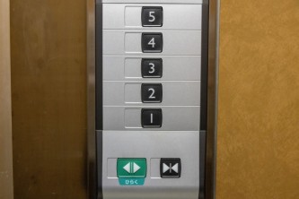 山里亮太、エレベーターで「開」ボタン押す人に怒り　その理由に共感相次ぐ【Pickup：2018.10.5】
